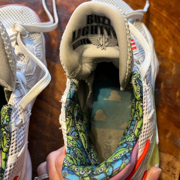 Adidas kids size 6 Toy Story basketball shoes - Picture 8 of 13